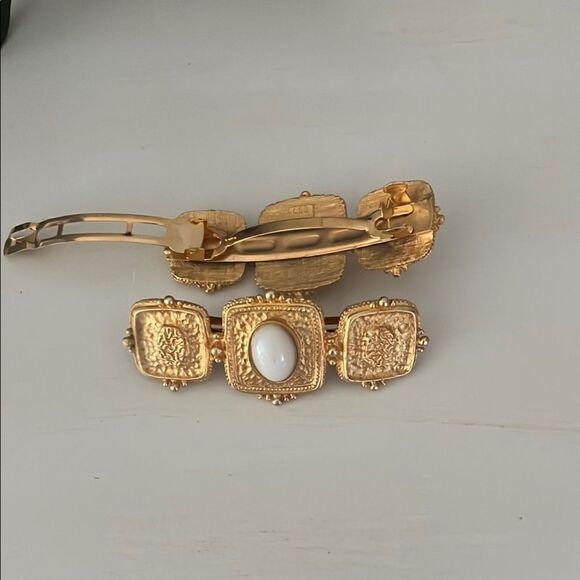 Vintage Victorian Style Costume Gold&White Center  Hair Barrettes Set of 2 - Picture 2 of 7